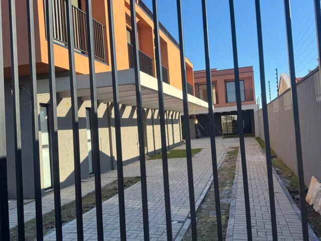 Sobrado para Venda em Curitiba - 2